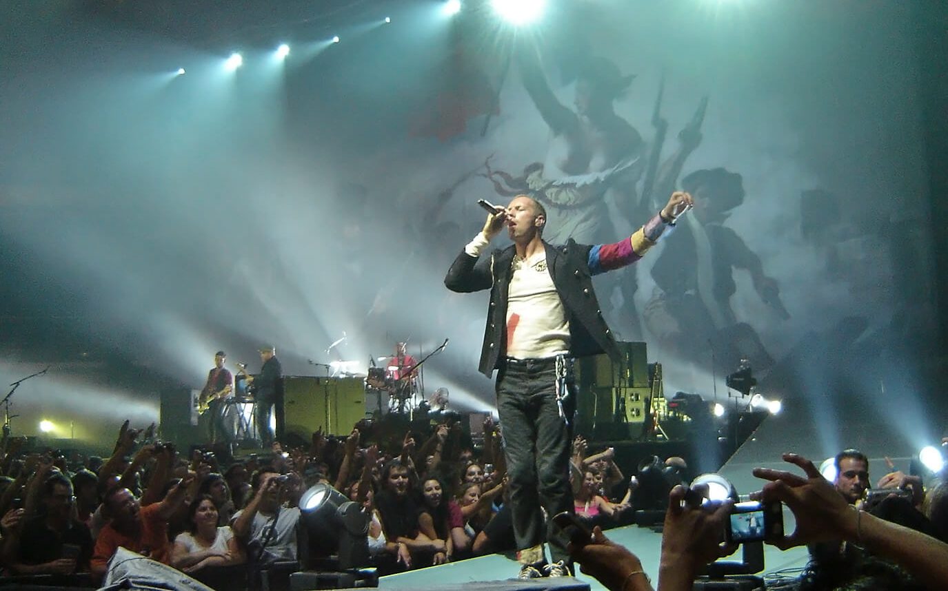 Emocionante concierto de Coldplay, con su rock atmosférico y sus sentidas actuaciones